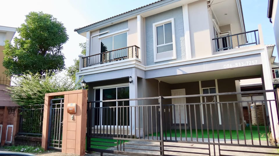For RentHousePattanakan, Srinakarin : House for rent: Passorn Prestige Luxe Phatthanakan 38, corner house