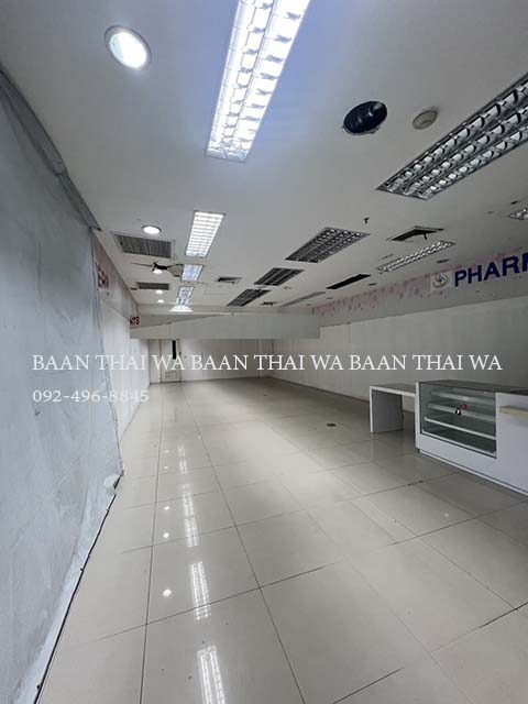 ให้เช่าร้านค้า/ตลาดนัดสีลม ศาลาแดง บางรัก : ปล่อยเช่าพื้นที่สำหรับร้านอาหาร คลินิก ร้านทำผม Retail space for rent for a restaurant, Clinic and Salon etc.