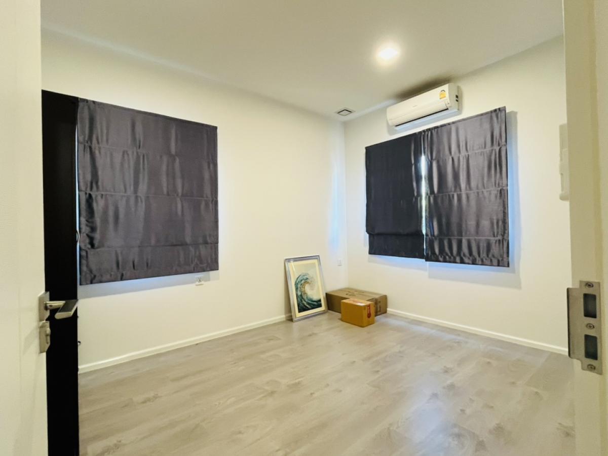 For SaleHouseNonthaburi, Bang Yai, Bangbuathong : Cheaper than the project 1.5 million! Manthana Ratchaphruek, Nakhon In Rattanathibet, the new house is not here. In front of the garden near the club Plastic has not yet been sheep. The front of the house does not collide. Guests come to park conveniently