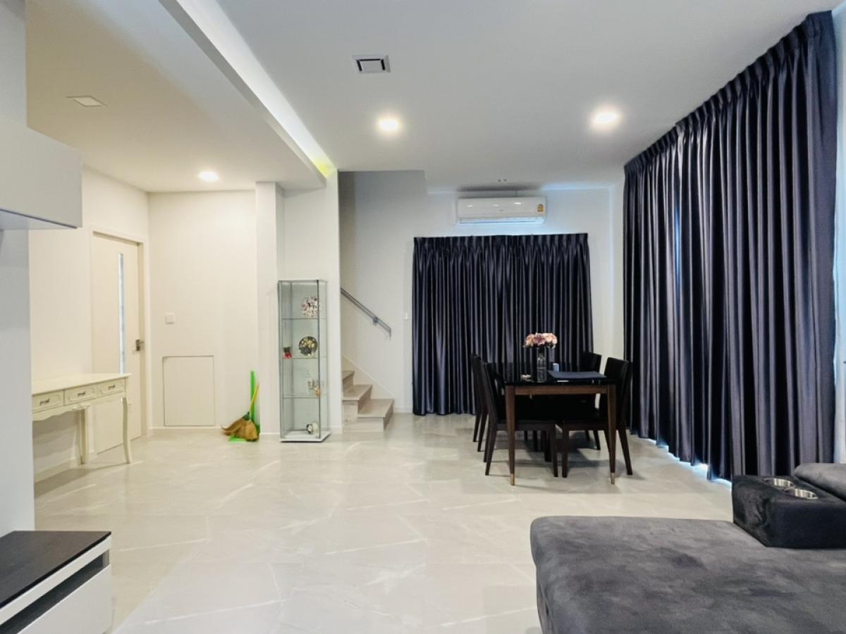 For SaleHouseNonthaburi, Bang Yai, Bangbuathong : Cheaper than the project 1.5 million! Manthana Ratchaphruek, Nakhon In Rattanathibet, the new house is not here. In front of the garden near the club Plastic has not yet been sheep. The front of the house does not collide. Guests come to park conveniently