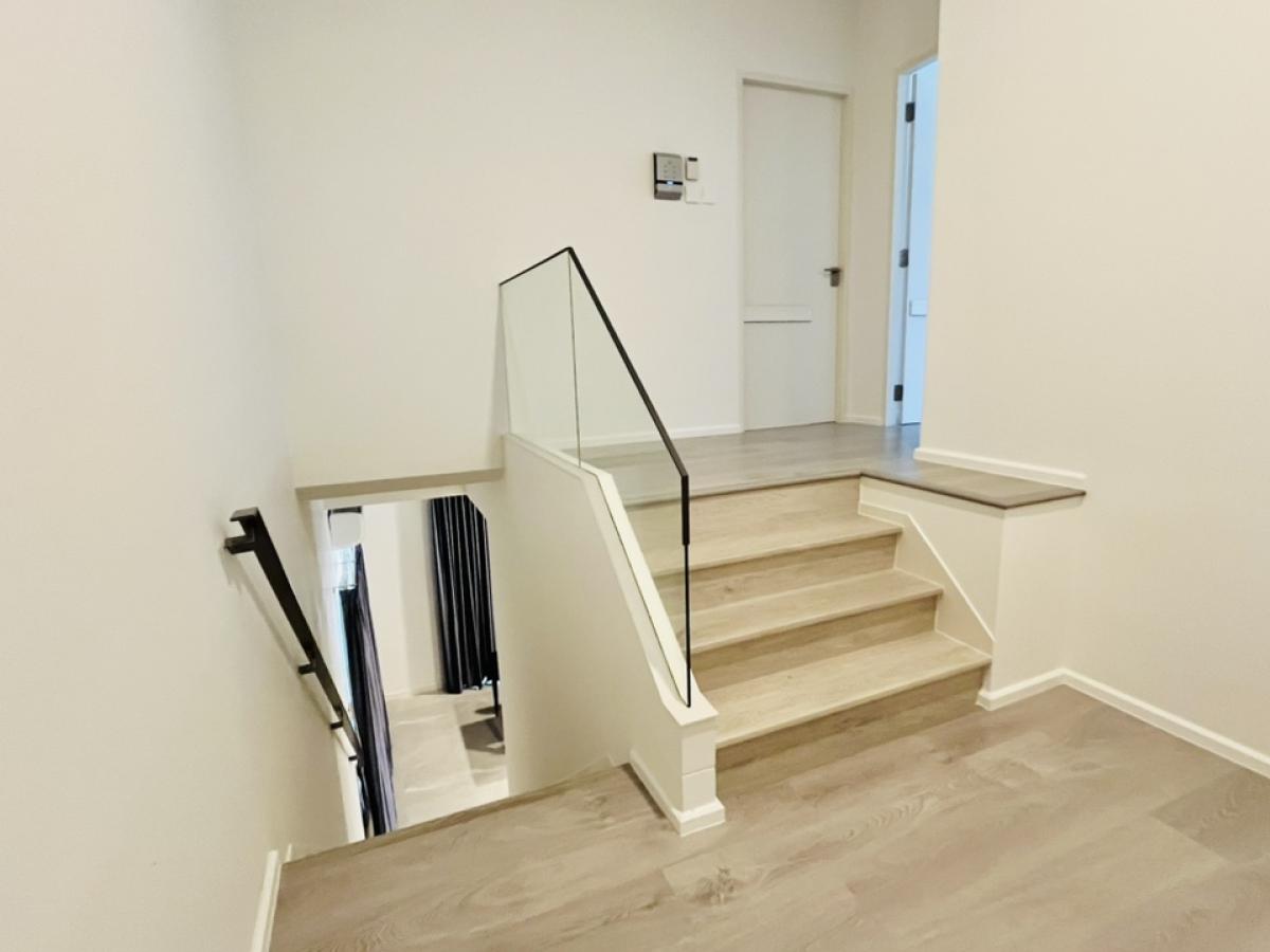 For SaleHouseNonthaburi, Bang Yai, Bangbuathong : Cheaper than the project 1.5 million! Manthana Ratchaphruek, Nakhon In Rattanathibet, the new house is not here. In front of the garden near the club Plastic has not yet been sheep. The front of the house does not collide. Guests come to park conveniently