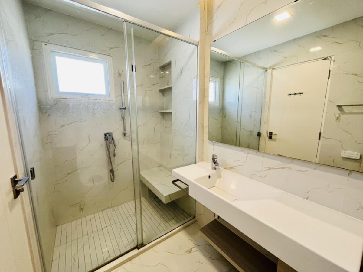 For SaleHouseNonthaburi, Bang Yai, Bangbuathong : Cheaper than the project 1.5 million! Manthana Ratchaphruek, Nakhon In Rattanathibet, the new house is not here. In front of the garden near the club Plastic has not yet been sheep. The front of the house does not collide. Guests come to park conveniently