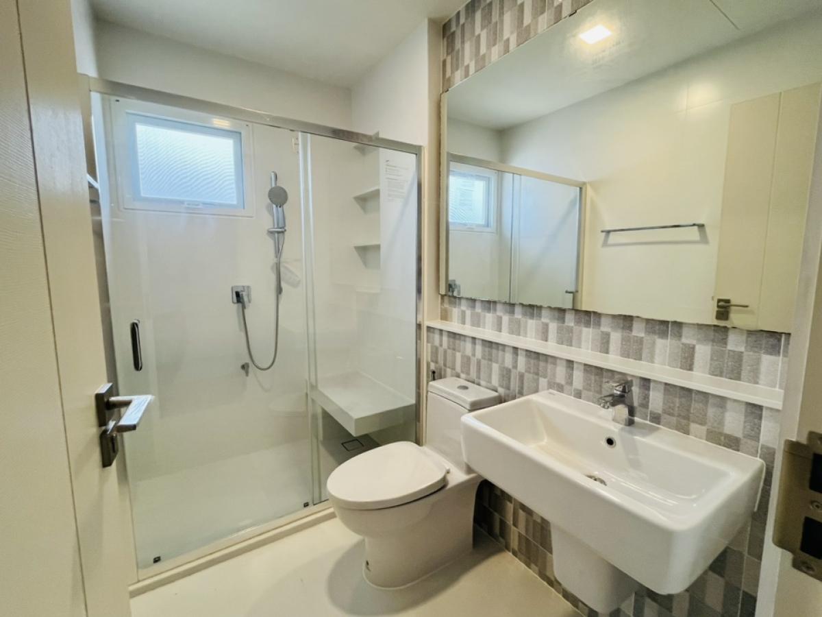 For SaleHouseNonthaburi, Bang Yai, Bangbuathong : Cheaper than the project 1.5 million! Manthana Ratchaphruek, Nakhon In Rattanathibet, the new house is not here. In front of the garden near the club Plastic has not yet been sheep. The front of the house does not collide. Guests come to park conveniently