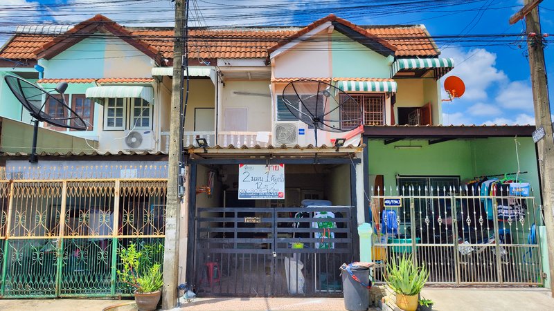 For SaleTownhomePathum Thani,Rangsit, Thammasat : Townhouse, Soi Phianon, Lam Luk Ka, near BTS Khu Khot, ready to move in, Khu Khot Subdistrict, Lam Luk Ka District, Pathum Thani Province