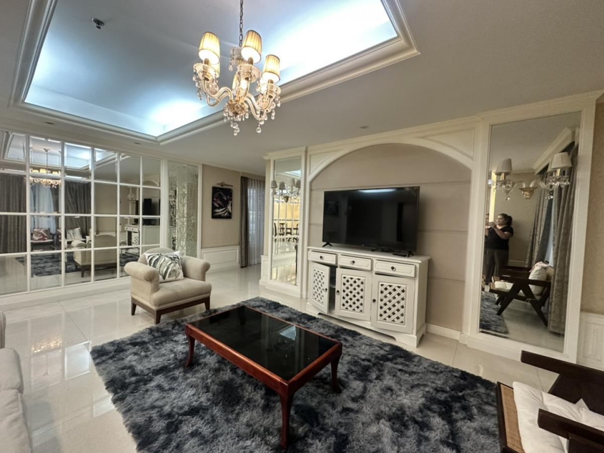 ให้เช่าคอนโดสุขุมวิท อโศก ทองหล่อ : 3 ห้องนอน วิวสวน ให้เช่า ราคาพิเศษ ห้องสวย สะอาด ใกล้รถไฟฟ้าทองหล่อ