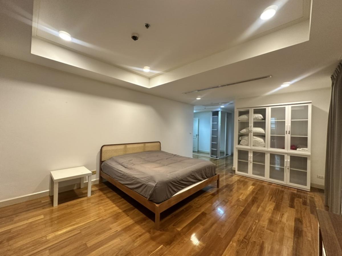 ให้เช่าคอนโดสุขุมวิท อโศก ทองหล่อ : 3 ห้องนอน วิวสวน ให้เช่า ราคาพิเศษ ห้องสวย สะอาด ใกล้รถไฟฟ้าทองหล่อ