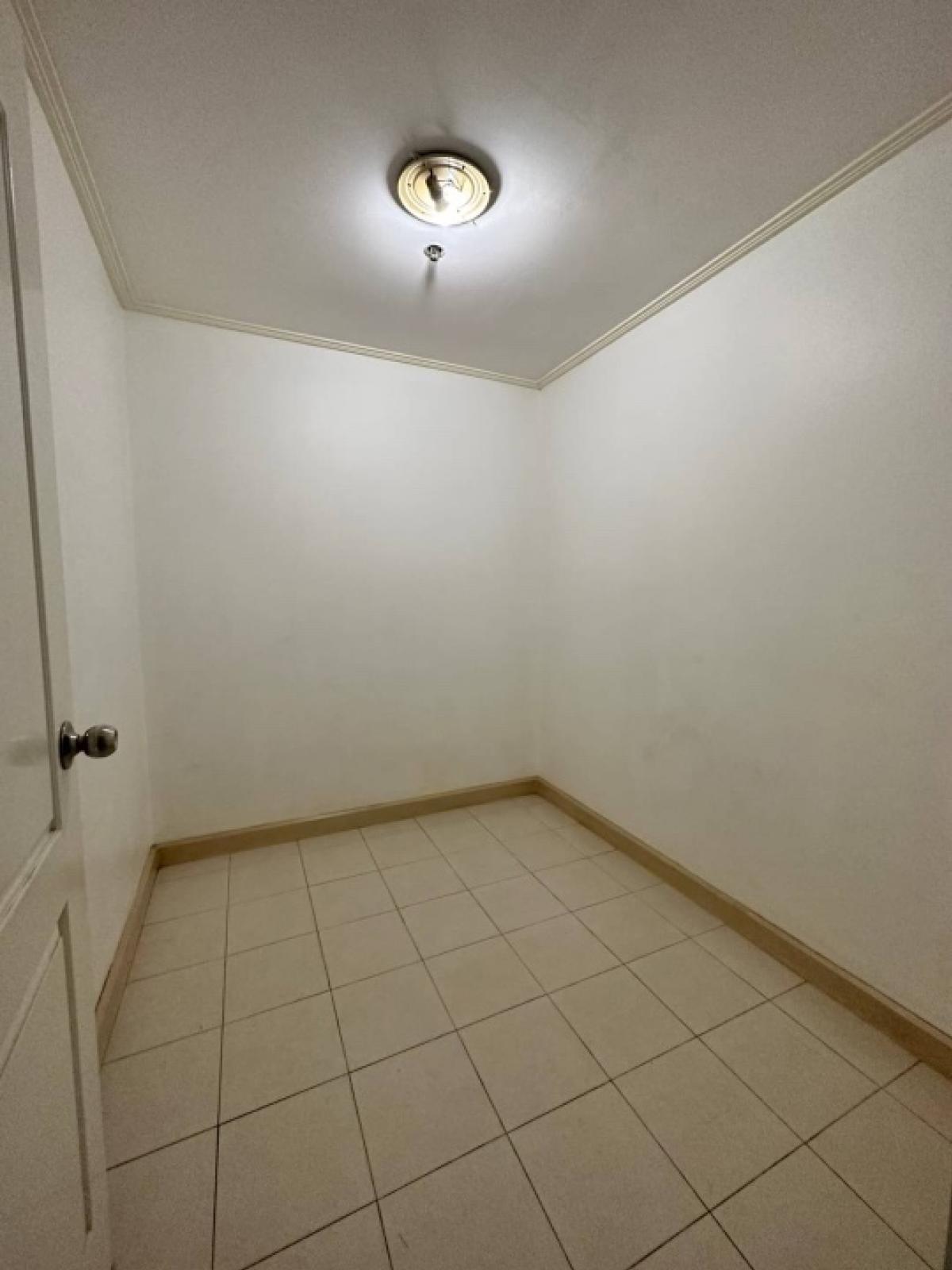 ให้เช่าคอนโดสุขุมวิท อโศก ทองหล่อ : 3 ห้องนอน วิวสวน ให้เช่า ราคาพิเศษ ห้องสวย สะอาด ใกล้รถไฟฟ้าทองหล่อ