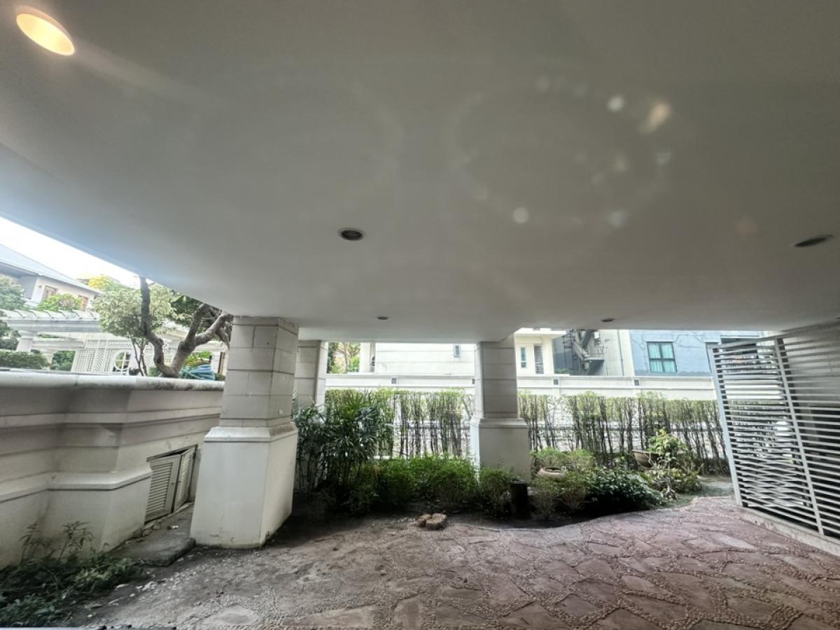 ให้เช่าคอนโดสุขุมวิท อโศก ทองหล่อ : 3 ห้องนอน วิวสวน ให้เช่า ราคาพิเศษ ห้องสวย สะอาด ใกล้รถไฟฟ้าทองหล่อ