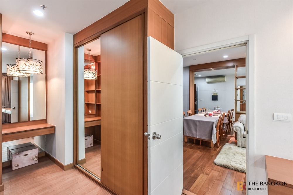 ให้เช่าคอนโดอารีย์ อนุสาวรีย์ :  🔥 New Renovate  🔥 Available 🔥Big room The vertical Aree 1B1B 52 sqm. Just 27K/Month only Call Khun Aumi0658209572