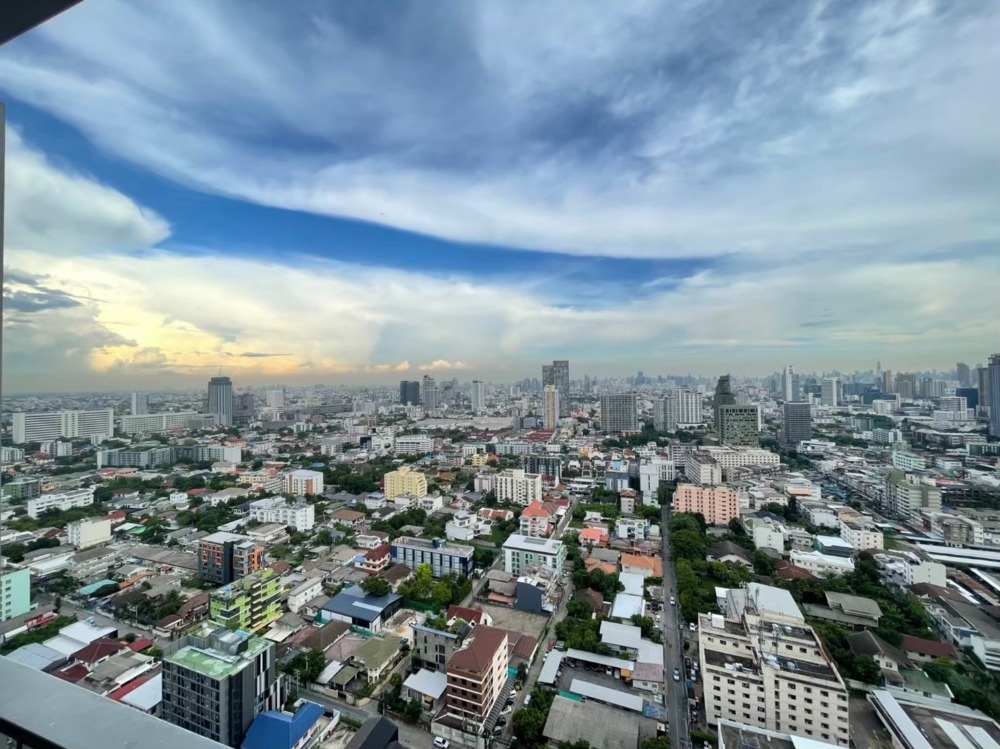 ขายคอนโดลาดพร้าว เซ็นทรัลลาดพร้าว : ตกแต่งสวย built-in ชั้นสูง วิวเมือง ราคาดีมาก ⭐ Abstracts Phahonyothin Park (แอ็บสแตร็กส์ พหลโยธิน พาร์ค)