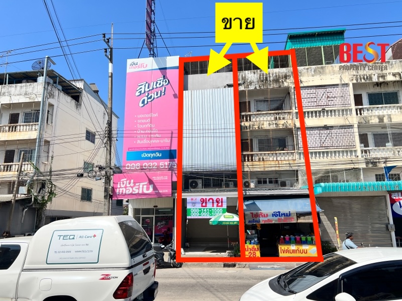 For SaleShop HouseChachoengsao : For sale: 4-storey commercial building on the main road, Thepkunakorn (road to Wat Luang Pho Sothon), prime location, suitable for business and convenient for living.