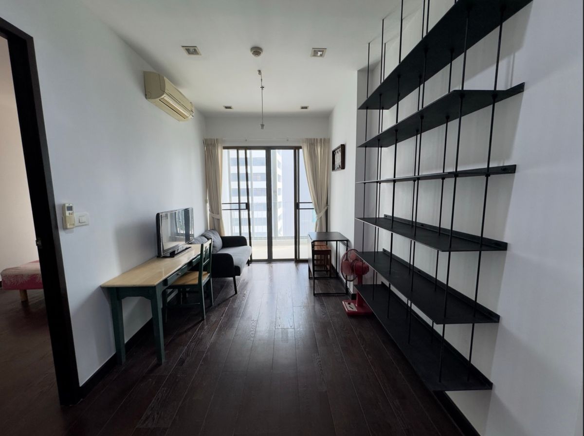 For RentCondoRatchathewi,Phayathai : 🔥 Dont miss out on this huge discount! 🔥 ​​🏙️ Ideo Q Phayathai (Duplex)📍 1 bedroom | 1 bathroom | Size 60 sq m. 💸 Rent only 25,000 baht/month (Negotiable!) 📞 Call: 086-746-8882 (K. Cooper)
