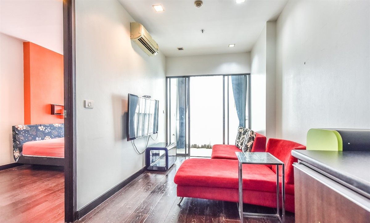 For RentCondoRatchathewi,Phayathai : 🔥 Dont miss out on this huge discount! 🔥 ​​🏙️ Ideo Q Phayathai (Duplex)📍 1 bedroom | 1 bathroom | Size 60 sq m. 💸 Rent only 25,000 baht/month (Negotiable!) 📞 Call: 086-746-8882 (K. Cooper)