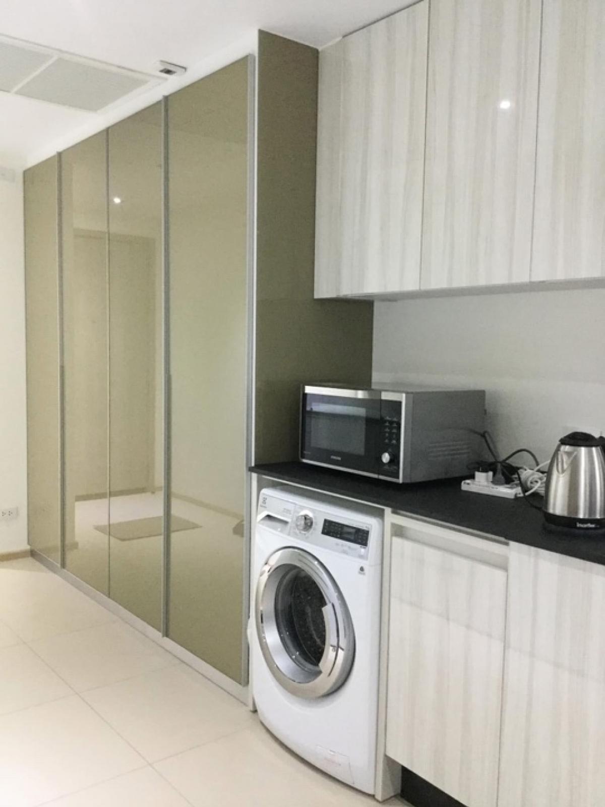 For SaleCondoSukhumvit, Asoke, Thonglor : Condo for sale HQ Thonglor size 100 Sq.m 2 bed 2 bath only 28 MB contact 086-795-9997 (Jimmy)