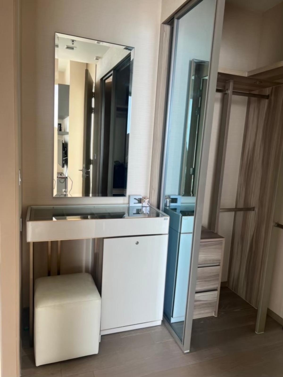 For RentCondoSukhumvit, Asoke, Thonglor : For Rent: The Esse Asoke 2B2B High floor45++ Facing West Good view 70K Call:0635925888