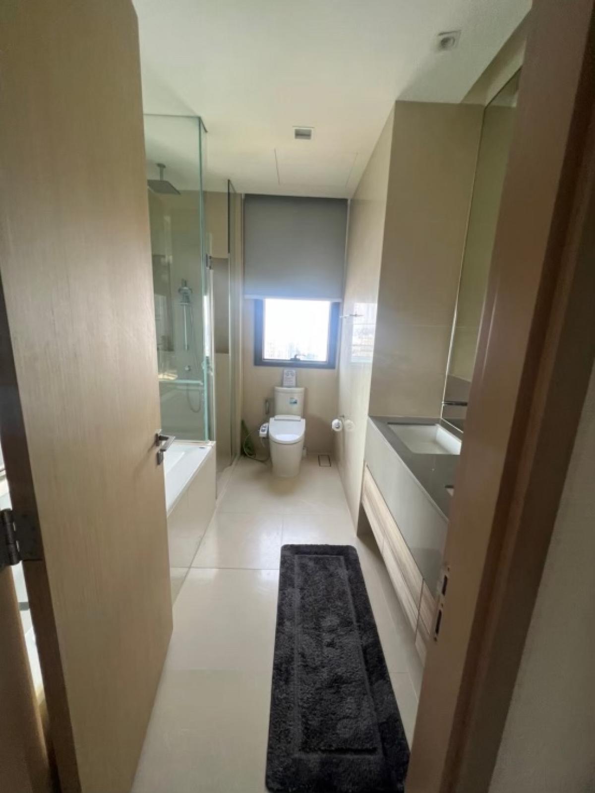 For RentCondoSukhumvit, Asoke, Thonglor : For Rent: The Esse Asoke 2B2B High floor45++ Facing West Good view 70K Call:0635925888