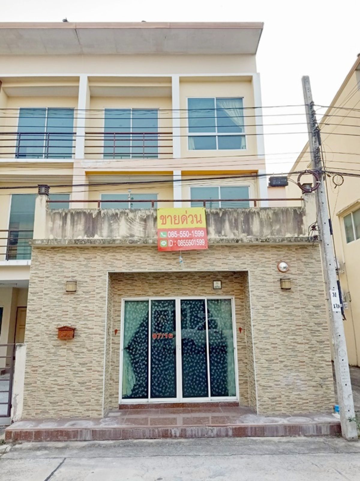 ขายทาวน์โฮมมีนบุรี-ร่มเกล้า : ขายทาวน์โฮม 3 ชั้น เพ็ญศิริ 4 ทำเลต้นโครงการ มี  4 นอน 3 น้ำ เนื้อที่ 20.7 ตรว. ต่อเติมเต็ม +เทอเรส  ราคา 2,500,000 บาท