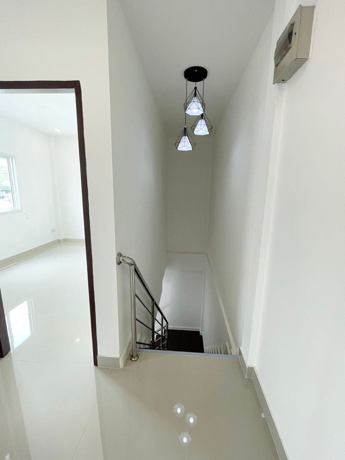 For SaleTownhomePathum Thani,Rangsit, Thammasat : Single-storey detached house for sale, Suetrong Village, Rangsit Khlong 3, area 52.5 sq m., 3 bedrooms, 2 bathrooms, 1 kitchen + parking space, currently being renovated, Free credit, interested contact 085-550-1599