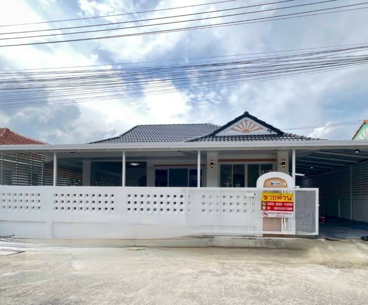 ขายบ้านปทุมธานี รังสิต ธรรมศาสตร์ : ขายบ้านเดี่ยวชั้นเดียว หมู่บ้านซื่อตรง รังสิตคลอง 3 เนื้อที่ 52.5 ตรว. มี 4 ห้องนอน 2 ห้องน้ำ 1 ครัว +ที่จอดรถ2  รีโนเวทแล้ว ราคา  2,590,000.-  สินเชื่อฟรี  สนใจติดต่อ 085-550-1599