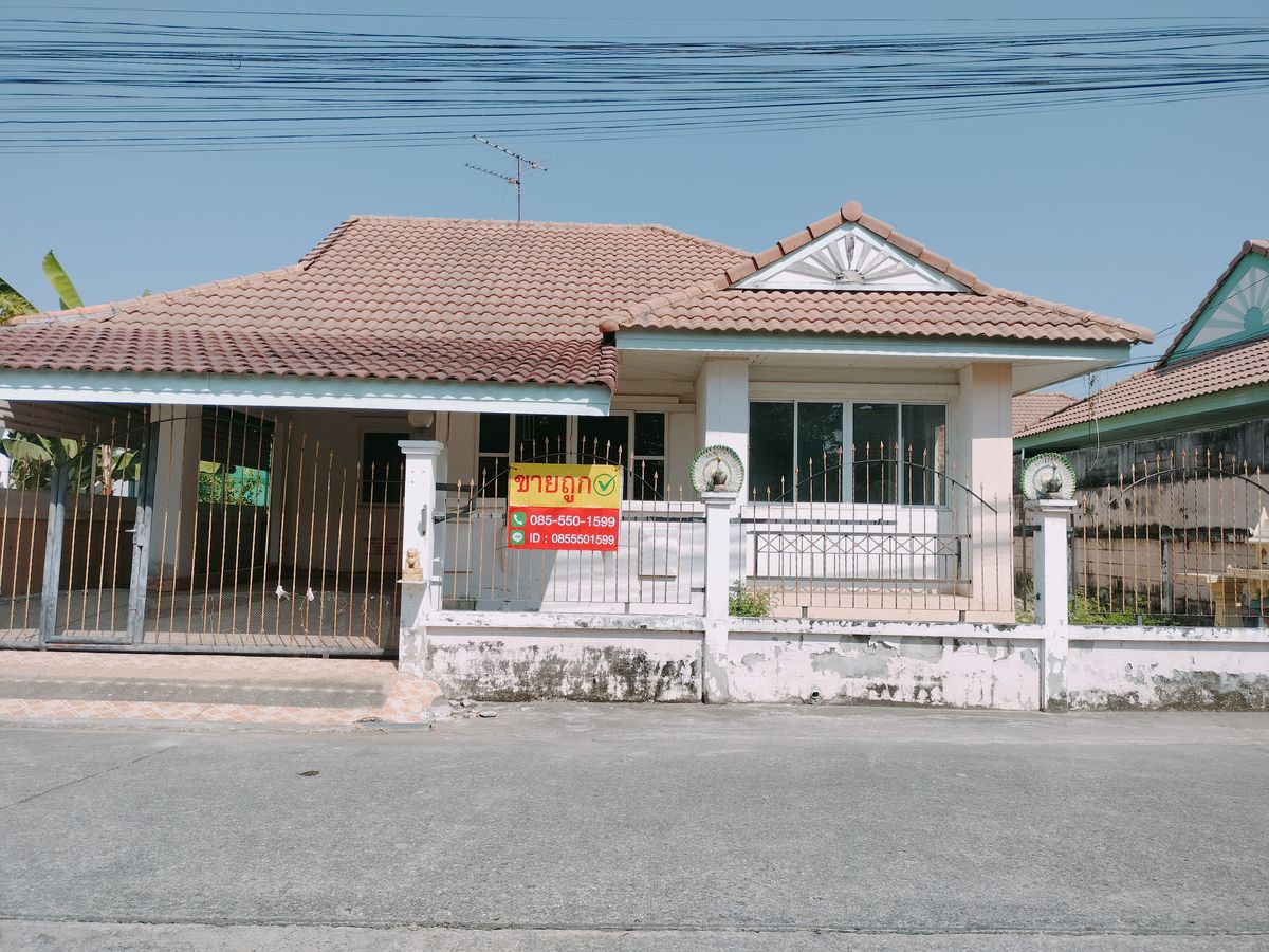ขายทาวน์โฮมปทุมธานี รังสิต ธรรมศาสตร์ : ขายบ้านเดี่ยวชั้นเดียว หมู่บ้านซื่อตรง รังสิตคลอง 3 เนื้อที่ 52.5 ตรว. มี 3 ห้องนอน 2 ห้องน้ำ 1 ครัว +ที่จอดรถ  สภาพดี ราคา 1,800,000.-  สินเชื่อฟรี  สนใจติดต่อ 085-550-1599
