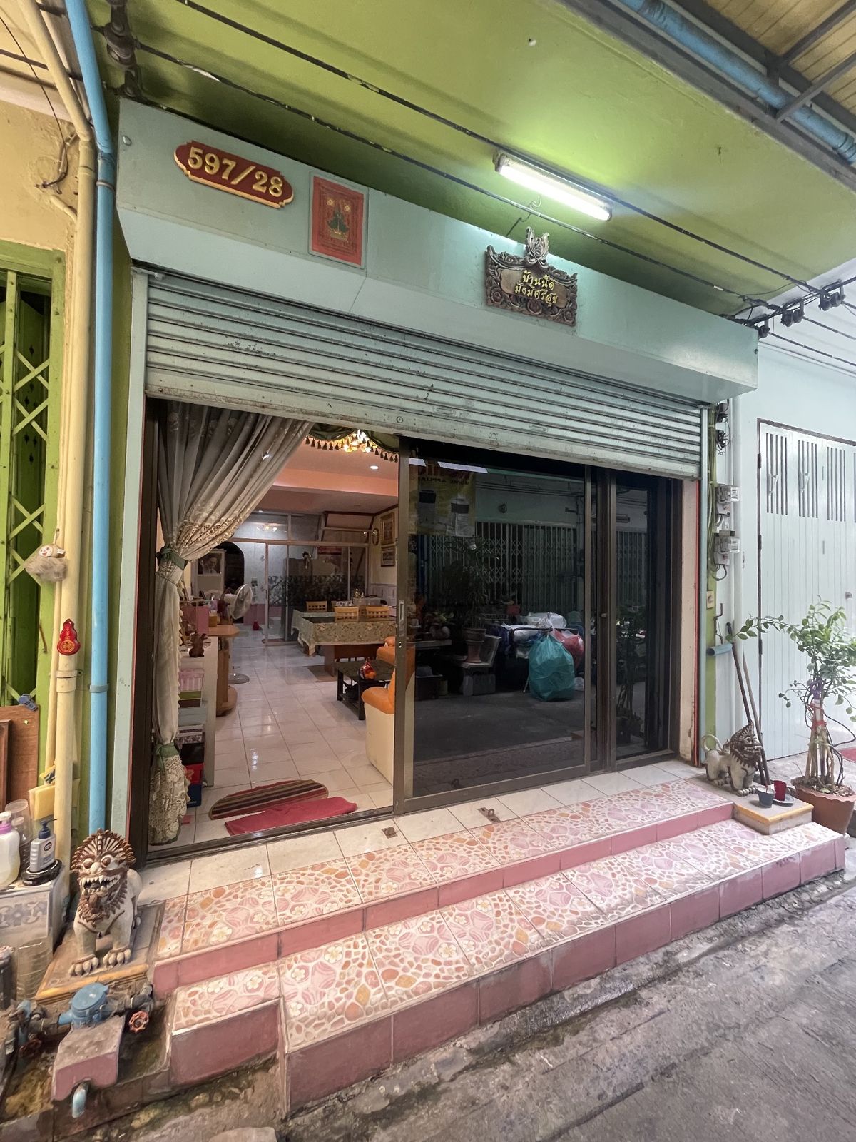 For SaleShop HouseRama 8, Samsen, Ratchawat : Commercial building for sale, 3 floors, Soi Samsen 13/1, Dusit District, 4 bathrooms, area 10 square wah, near MRT Wachira Hospital, 150 meters.