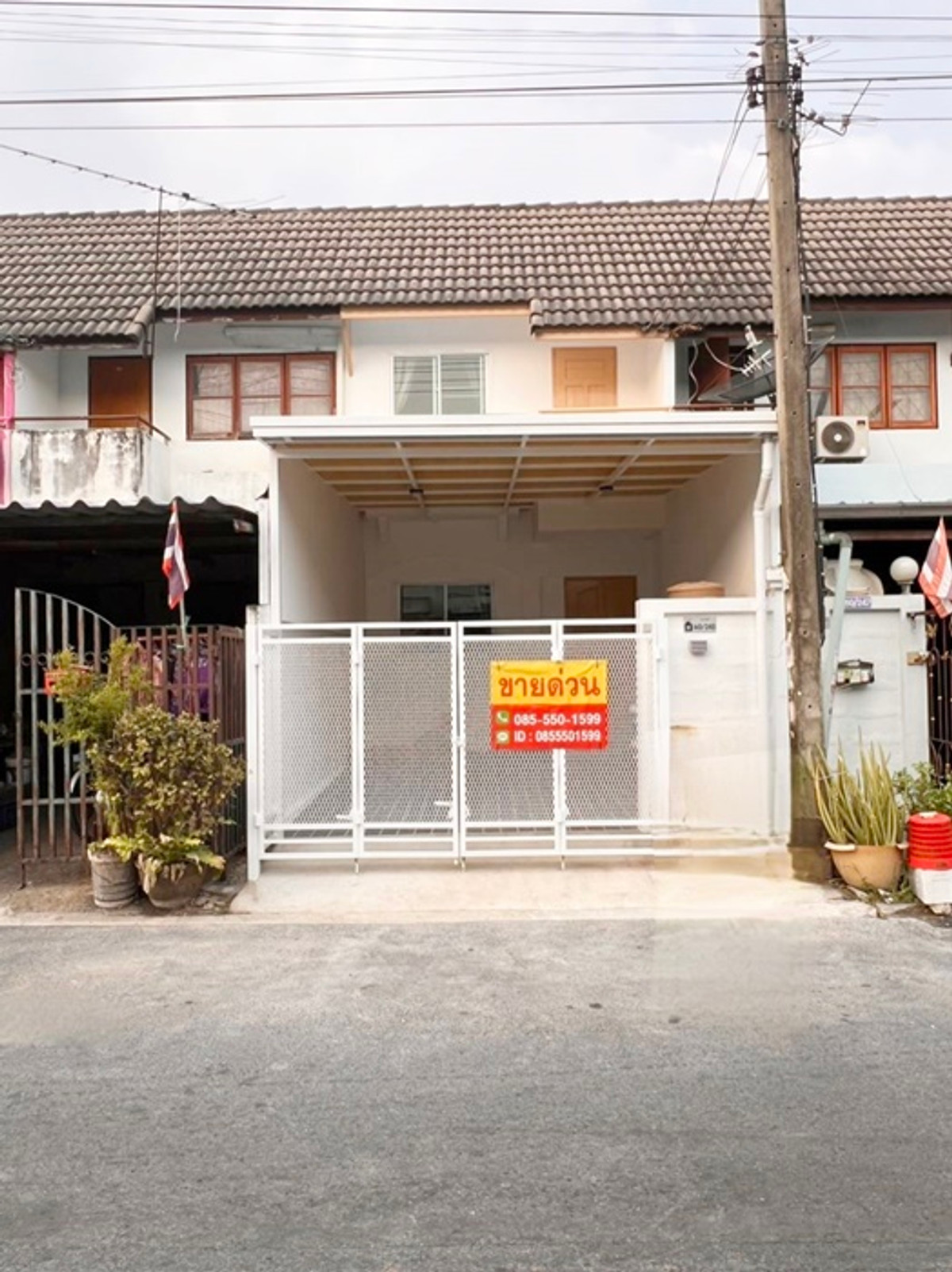 For SaleTownhomePathum Thani,Rangsit, Thammasat : Cheap 2-storey townhouse for sale, City Home Village 1, Lam Luk Ka Khlong 7, 2 bedrooms, 2 bathrooms + kitchen, original condition, waiting for renovation, special price 1,000,000.- Free credit, interested contact 085-550-1599
