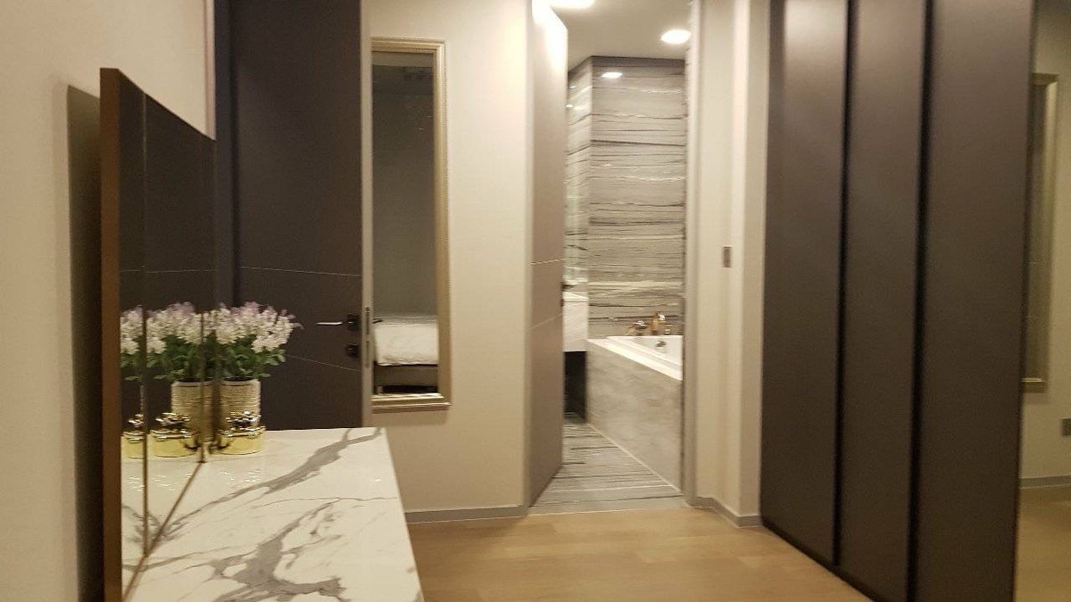 ให้เช่าคอนโดสุขุมวิท อโศก ทองหล่อ : 2 Bedroom (74 sqm) in Phrom Phong, Pet friendly condo (Big Dog is okay) contact: 082-4499822