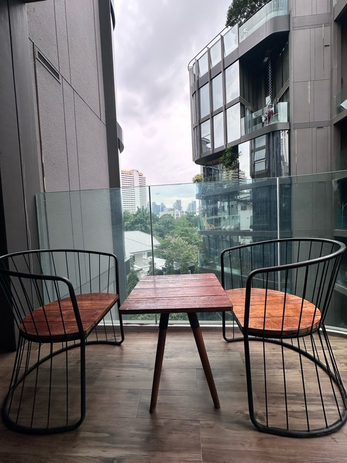 ให้เช่าคอนโดสุขุมวิท อโศก ทองหล่อ : 2 Bedroom (74 sqm) in Phrom Phong, Pet friendly condo (Big Dog is okay) contact: 082-4499822