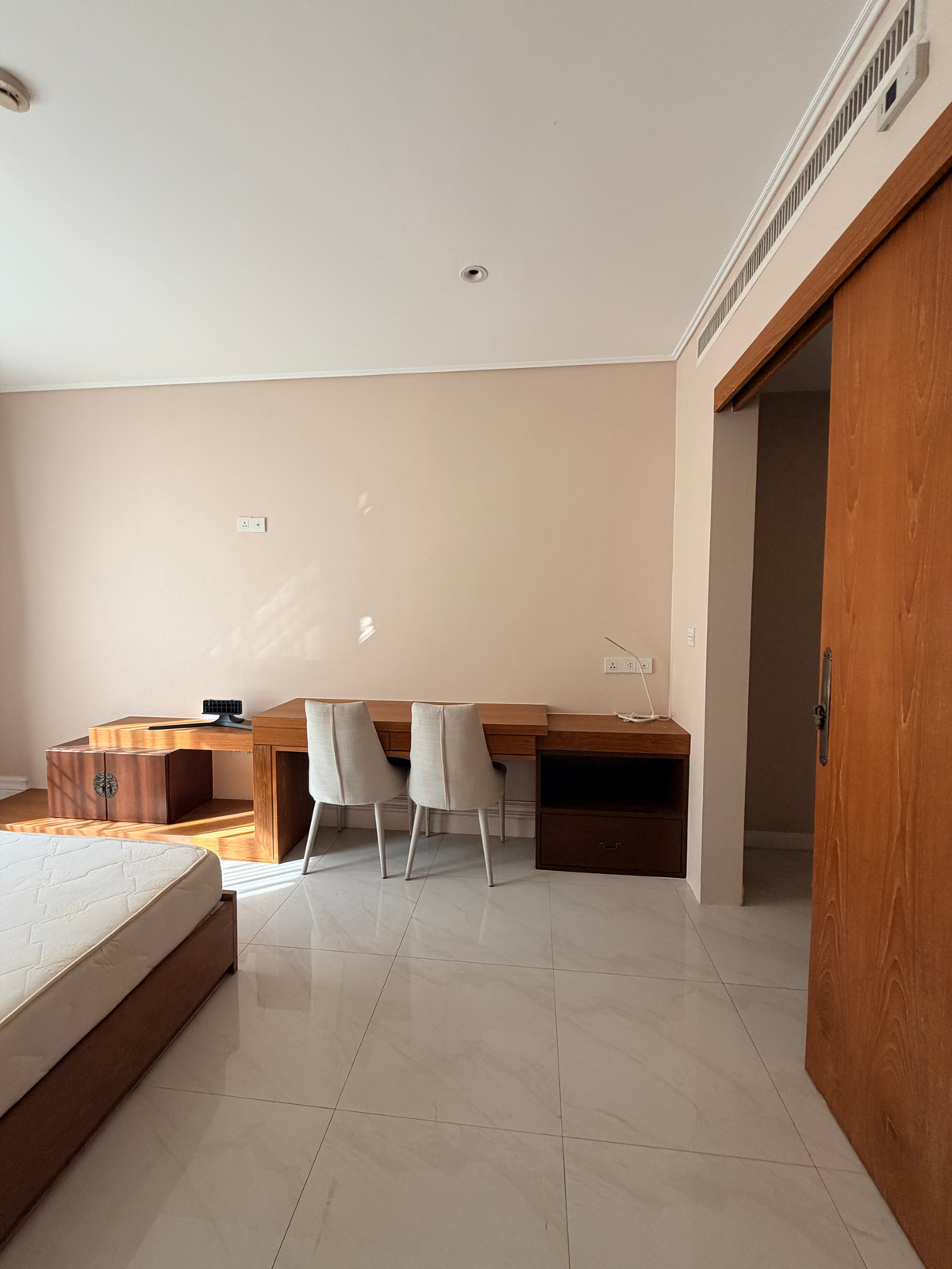 For RentCondoRatchadapisek, Huaikwang, Suttisan : 💥 For rent, cheapest price, Amanta Ratchada Condo, swimming pool view 🍃✨