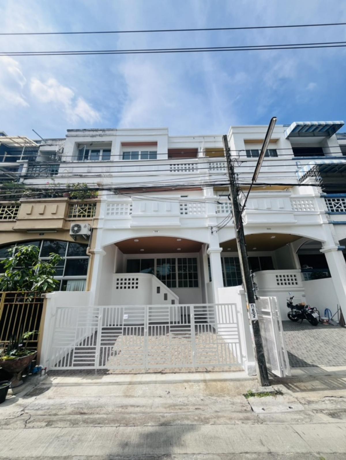 ขายทาวน์โฮมอ่อนนุช อุดมสุข : ทาวน์โฮมรีโนเวทใหม่ หมู่บ้านถาวร อ่อนนุช