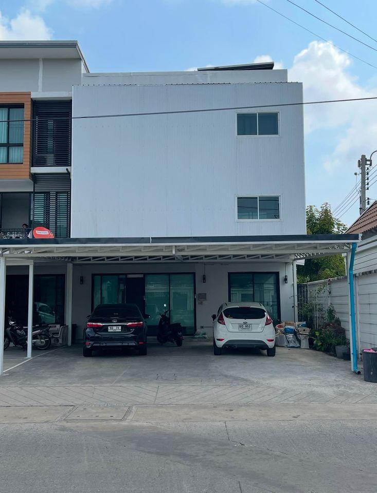 ขายอาคารพาณิชย์บางนา แบริ่ง ลาซาล : SALE โครงการ อารียาบริก เป็นอาคารพาณิชย์ 3 ชั้น