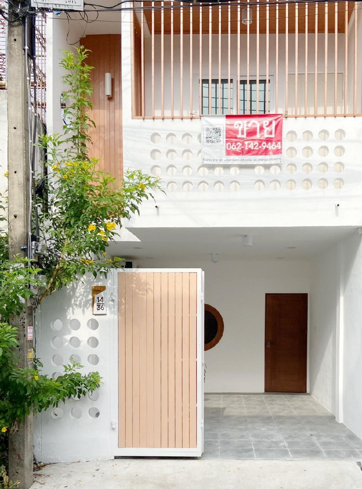 For SaleTownhomeEakachai, Bang Bon : For sale: Ekachai 30 house, near Wutthakat BTS. Interested? Call 0621429464.