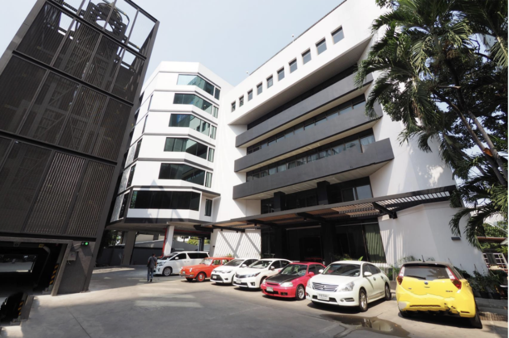 For RentOfficeSukhumvit, Asoke, Thonglor : Office for rent with parking in the heart of Thonglor, near entertainment venues, near Thonglor 12, Ekkamai 5, near economic areas, near shopping malls, near BTS Thonglor