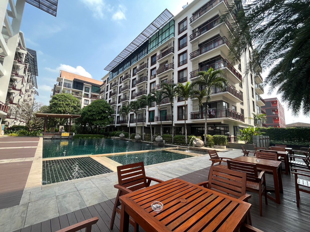 ให้เช่าคอนโดรัชดา ห้วยขวาง : 💎 โอกาสทอง! ให้เช่า Amanta Ratchada 🏙️ 2 ห้องนอน ไซซ์ใหญ่ วิวสระ 🏊‍♀️ เดินไป MRT 5 นาที!