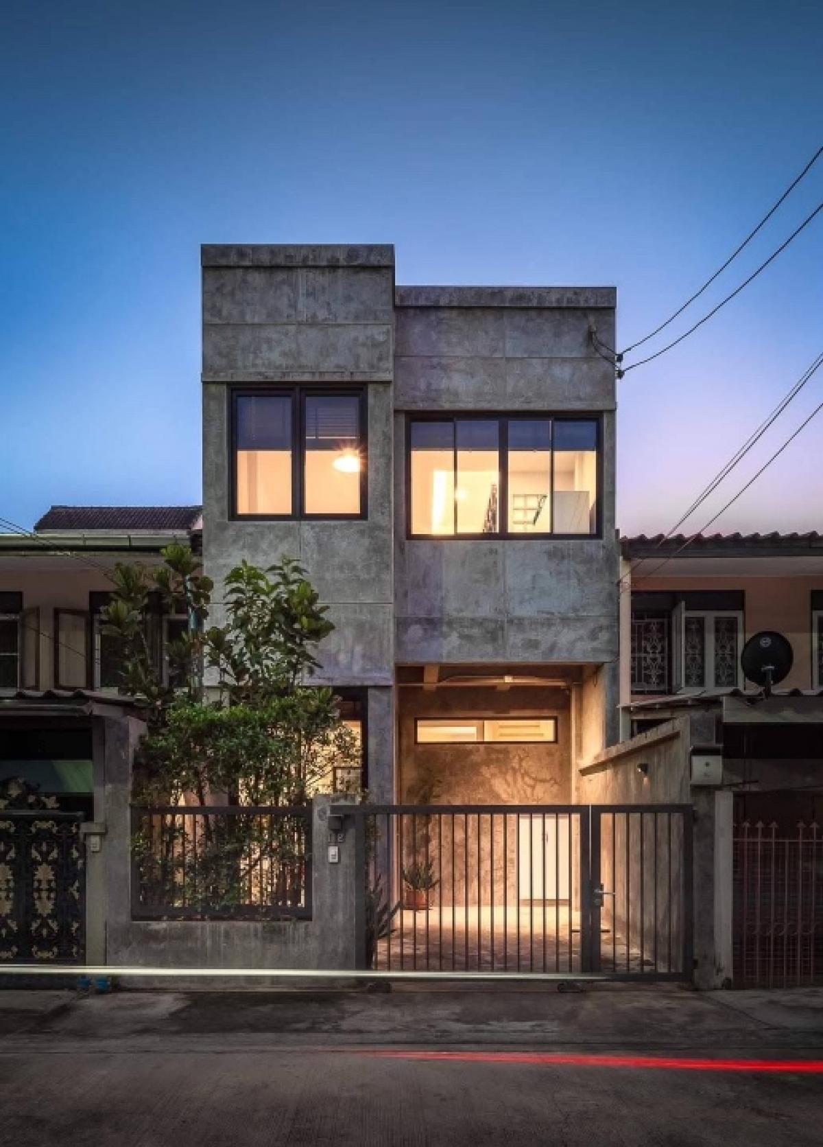 For RentTownhomeRama9, Petchburi, RCA : Townhome for rent in Soi Soonvijai (Call: 096-696-5333/Line: @Lennox)