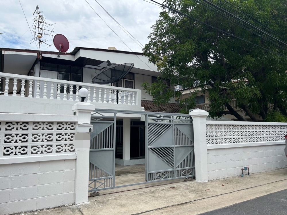 ให้เช่าบ้านรัชดา ห้วยขวาง : ให้เช่าบ้านเดี่ยว2ชั้น ถนนถนนประชาราษฎร์บำเพ็ญ แอร์เฟอร์นิเจอร์ครบ มี3นอน2น้ำ1ห้องทำงาน1ห้องแม่บ้าน ราคาเช่า32,000บาท