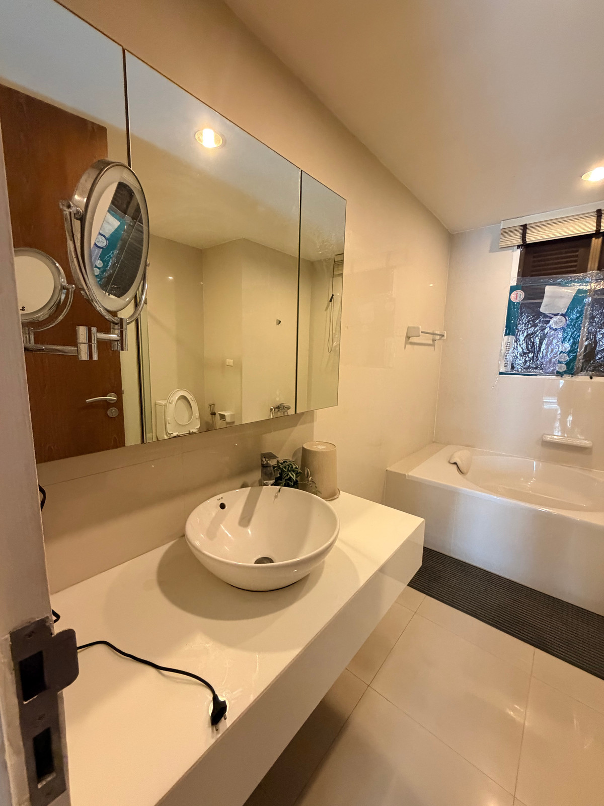 For RentCondoRatchadapisek, Huaikwang, Suttisan : 💥 For rent, cheapest price, Amanta Ratchada Condo, swimming pool view 🍃✨