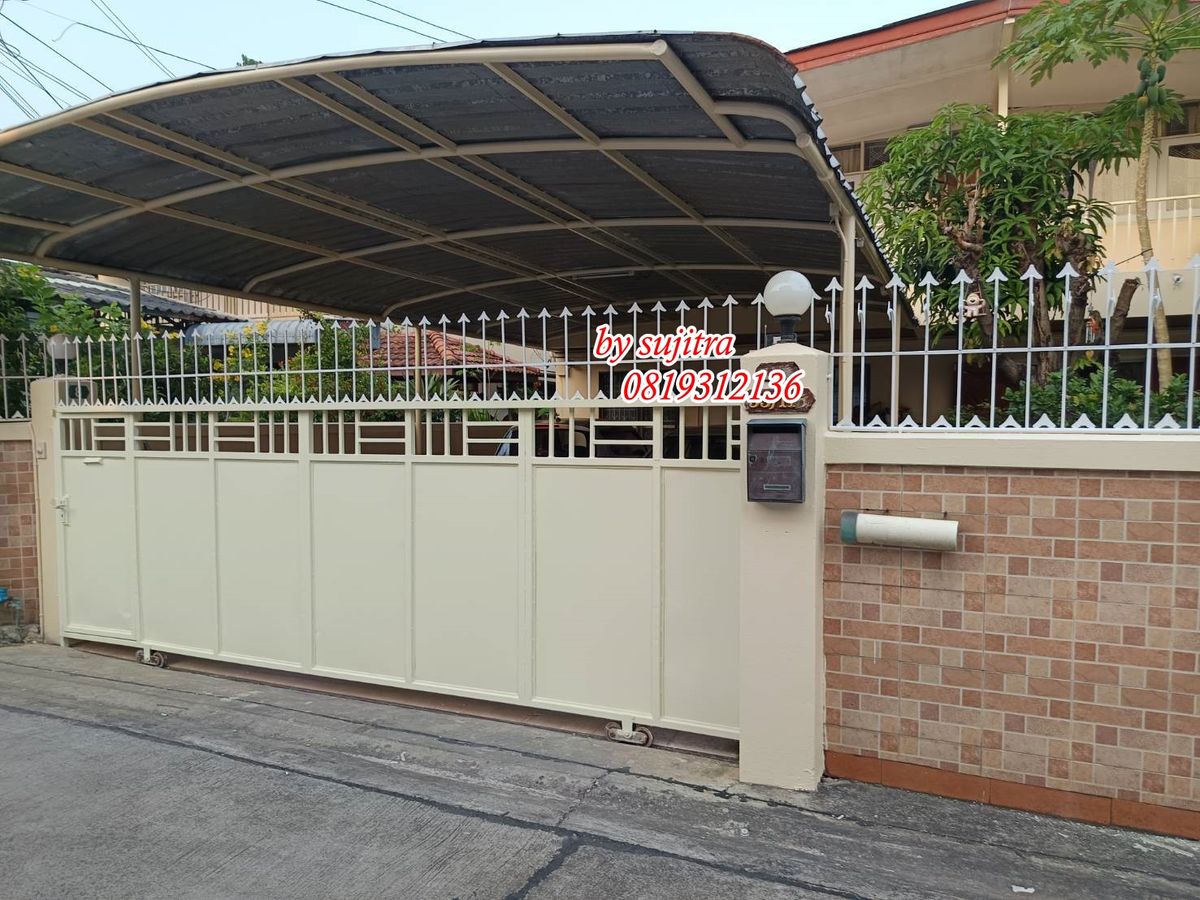 For RentHouseKaset Nawamin,Ladplakao : For rent: 2-storey detached house, 65 sq m., located at Lat Phrao/Kaset Nawamin. Company registration available.