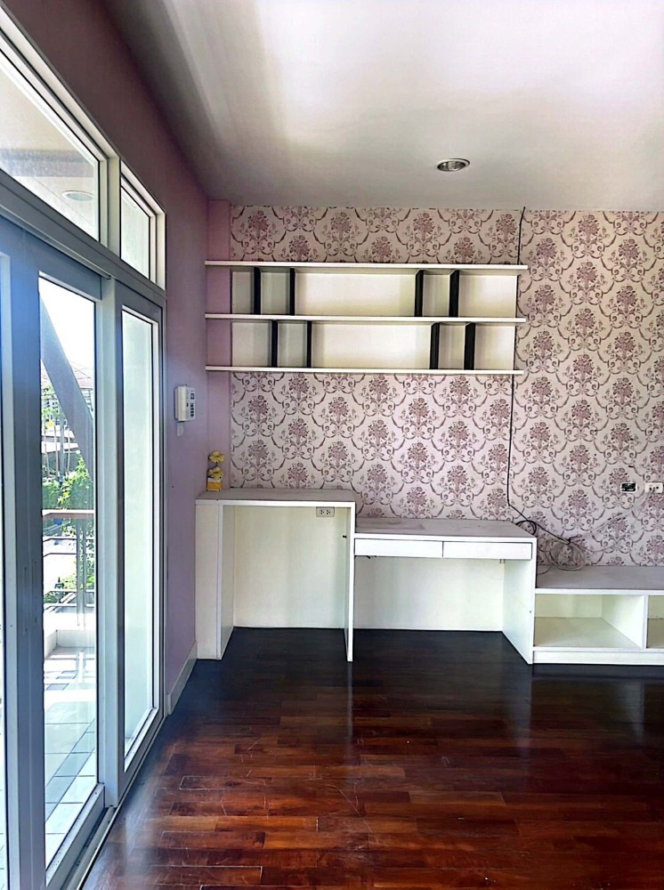 ขายบ้านบางแค เพชรเกษม : ขายบ้านเดี่ยว เดอะ รอยัล กรีนพาร์ค กาญจนาภิเษก 5นอน 6น้ำ 156.00 ตร.ว.  ภาษีเจริญ กรุงเทพมหานคร