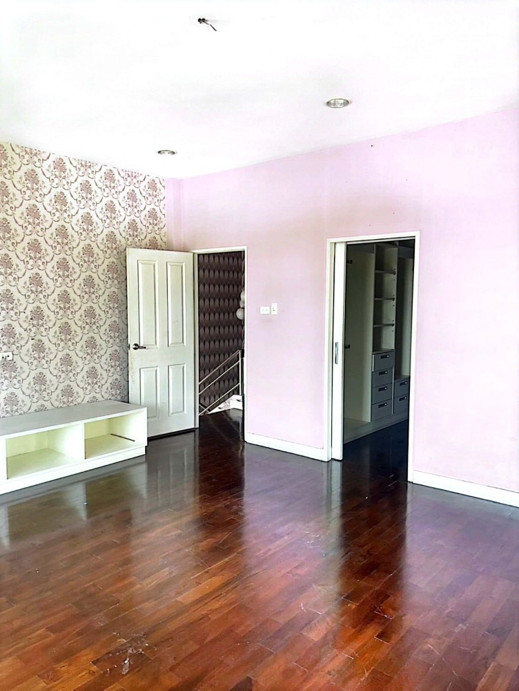 ขายบ้านบางแค เพชรเกษม : ขายบ้านเดี่ยว เดอะ รอยัล กรีนพาร์ค กาญจนาภิเษก 5นอน 6น้ำ 156.00 ตร.ว.  ภาษีเจริญ กรุงเทพมหานคร