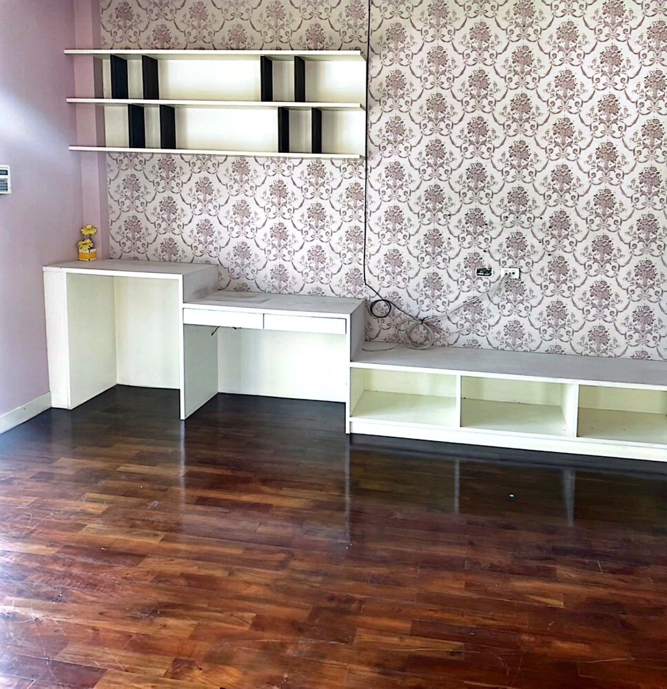 ขายบ้านบางแค เพชรเกษม : ขายบ้านเดี่ยว เดอะ รอยัล กรีนพาร์ค กาญจนาภิเษก 5นอน 6น้ำ 156.00 ตร.ว.  ภาษีเจริญ กรุงเทพมหานคร