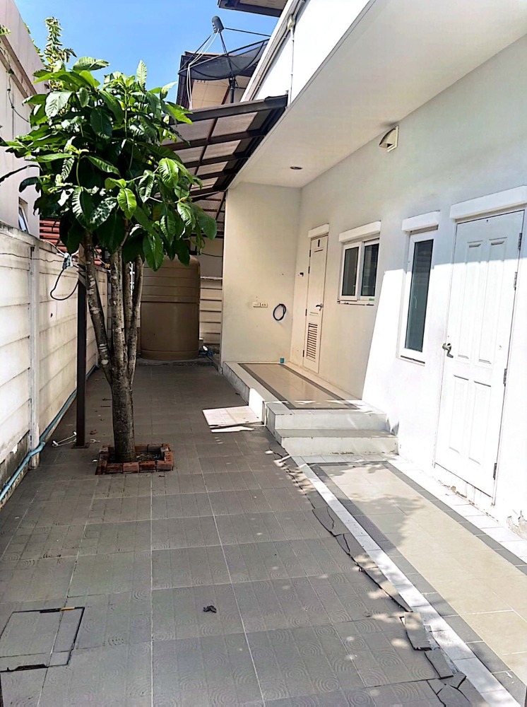 ขายบ้านบางแค เพชรเกษม : ขายบ้านเดี่ยว เดอะ รอยัล กรีนพาร์ค กาญจนาภิเษก 5นอน 6น้ำ 156.00 ตร.ว.  ภาษีเจริญ กรุงเทพมหานคร