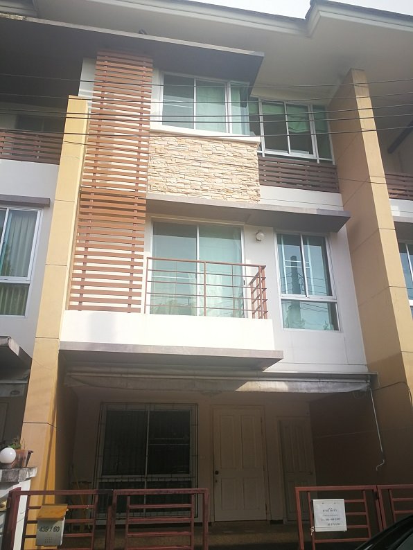 For RentTownhomeChaengwatana, Muangthong : Townhouse for rent, 3 floors, fully built-in, near The Mall Ngamwongwan