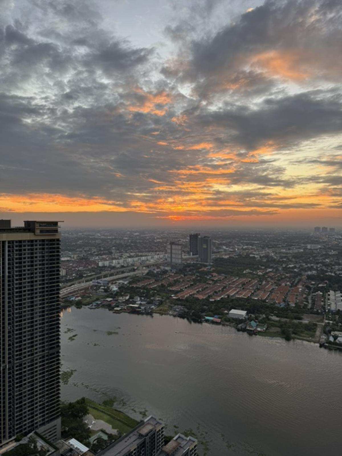 ให้เช่าคอนโดรัตนาธิเบศร์ สนามบินน้ำ พระนั่งเกล้า : ให้เช่า คอนโดวิวแม่น้ำเจ้าพระยา ชั้น58 นัดดูห้องได้ วันที่ 18/01/2026