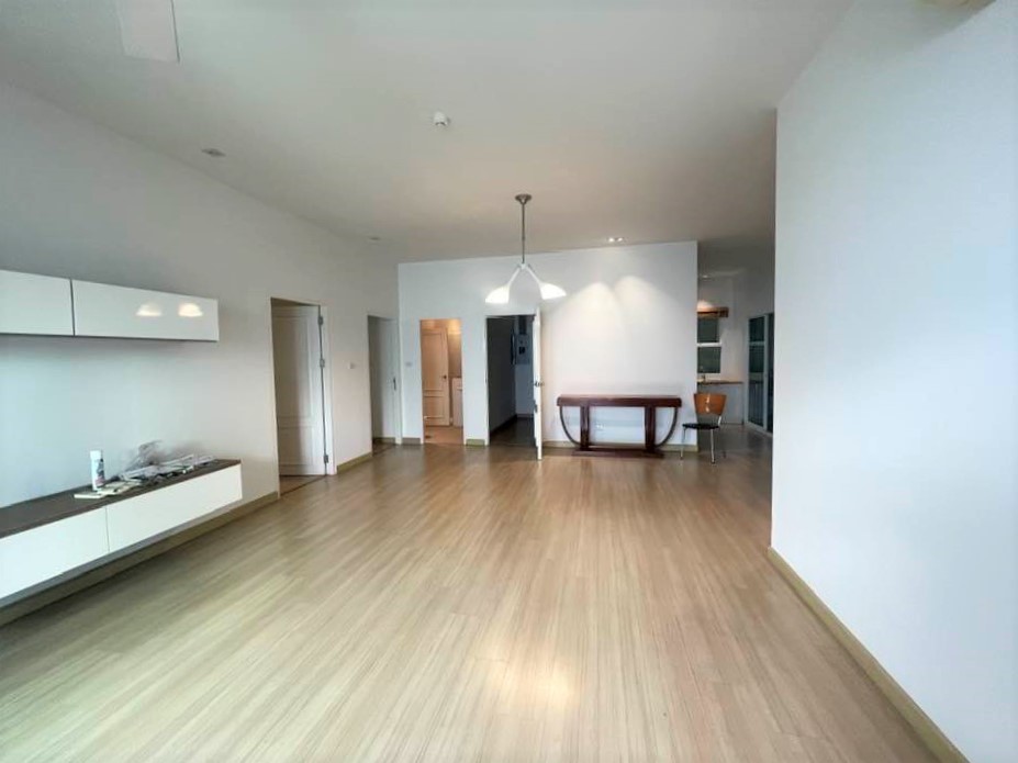 ขายคอนโดสุขุมวิท อโศก ทองหล่อ : Tristan Sukhumvit 39 🚩 [ SALE ] 3 Bedroom 155 sq.m. Big room Only 13.5 MB , near BTS Phromphong , Please contact : 062-362-5623 agent