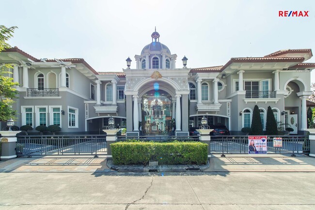 ขายบ้านบางแค เพชรเกษม : ขาย บ้านนาราสิริ สาทร-วงแหวน 281ตร.ว. ได้บ้านหน้ากว้างถึง 48เมตร มีโถงรับแขกขนาดใหญ่ แต่งบ้านสไตล์ตะวันตก สวยไม่เหมือนใคร มีสระว่ายน้ำ 60 ตร.ม. เครือ แสนสิริ (Sansiri) บนถนนกาญจนาภิเษก ใกล้ทางด่วนพระราม2 หลังนี้สวยทุกมุม