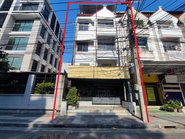 For RentShop HouseRamkhamhaeng, Hua Mak : Commercial building for rent near Bodindecha, Town in Town, Ramkhamhaeng for business, restaurant, shop