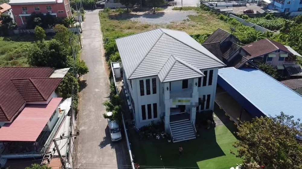 For SaleHousePattanakan, Srinakarin : New house, large house with basement, guest house and large garage, near Suan Luang Rama 9 Park