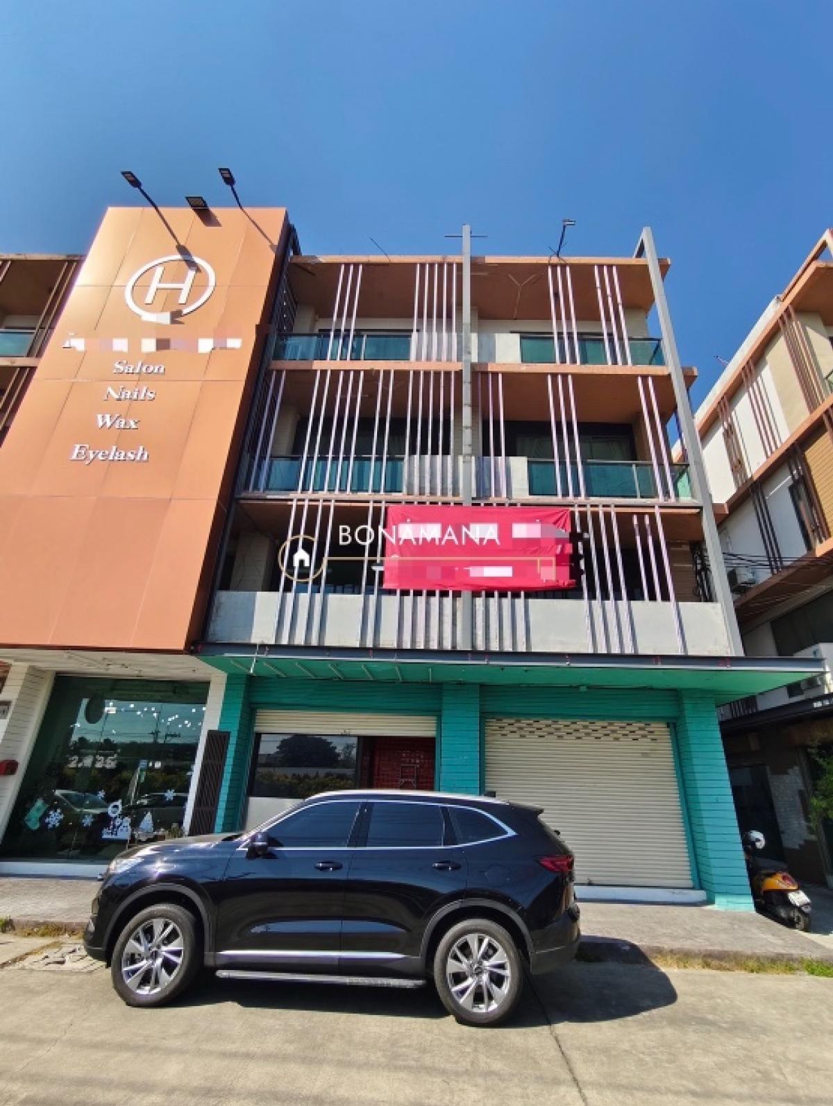 For RentShop HouseNawamin, Ramindra : For rent 2 commercial buildings on Panya Intra Road, near Fashion Island