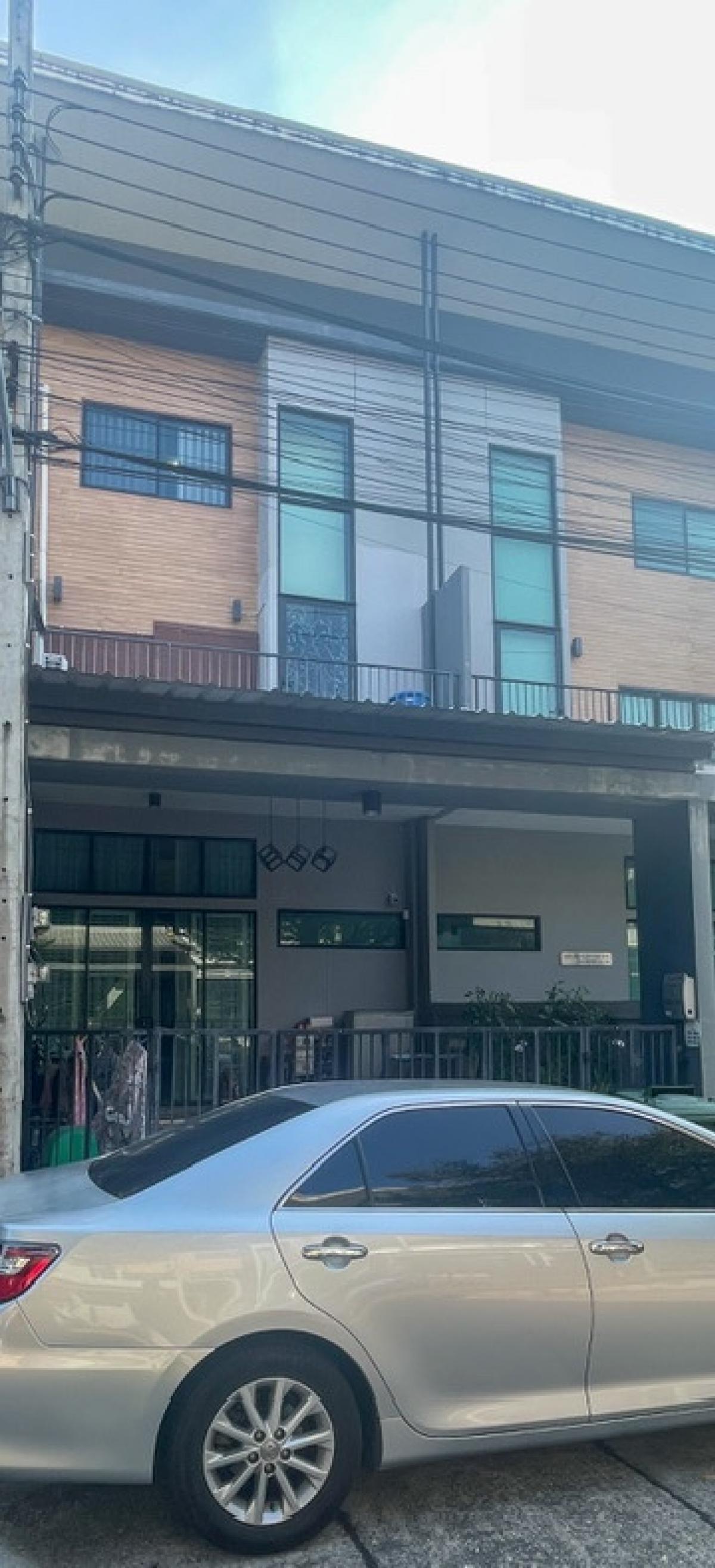 For SaleTownhomeSamut Prakan,Samrong : Urgent sale! 3-storey townhouse, Eco Space Bangna-Wongwaen, fully furnished